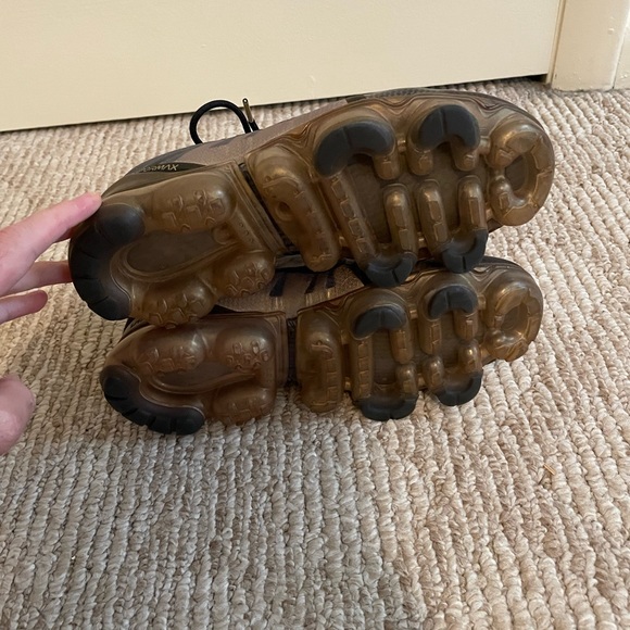 Nike Gold and Black Vapor Max - Picture 3 of 6